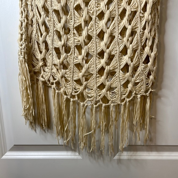 Vivid Collection of NY Small Beige Crochet Fringe Sweater Topn - Picture 5 of 6